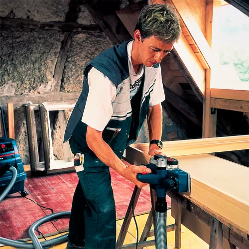 Електрорубанок Bosch глибина стругання 2,6 мм, ширина ножа 82мм